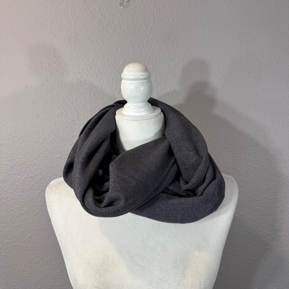 Lululemon Women's  Gray Striped Snap Vinyasa Rulu Fabric Infinity Scarf